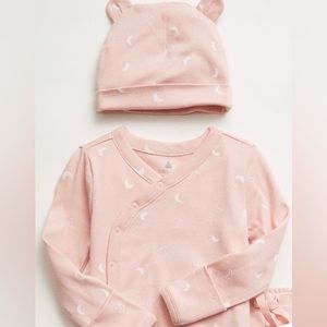 Baby GAP Newborn Top & Hat Set